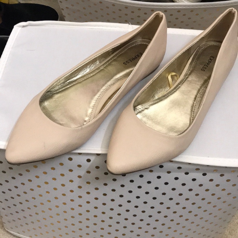 Nude blush pointed flats Size 7